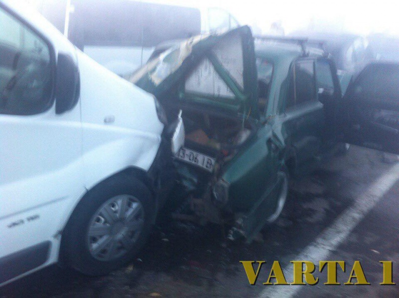 ДТП під Львовом: зіткнулися 12 автомобілів