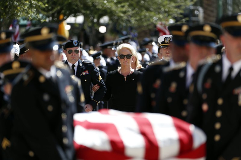 В Арізоні почалася перша церемонія пам'яті Маккейна