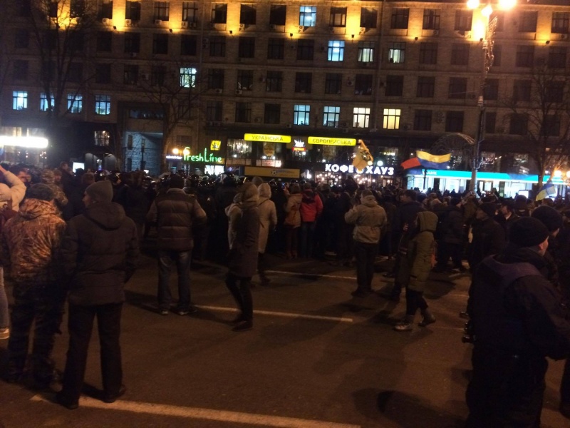 На Майдані відбулися сутички між представниками &quot;Правого сектора&quot; і поліцією