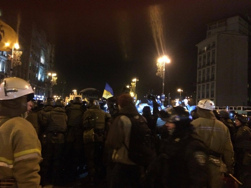 На Майдані відбулися сутички між представниками &quot;Правого сектора&quot; і поліцією