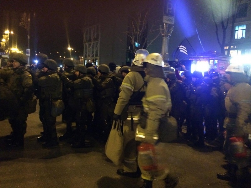 На Майдані відбулися сутички між представниками &quot;Правого сектора&quot; і поліцією