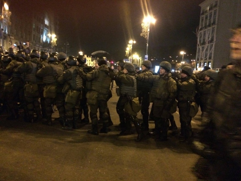 На Майдані відбулися сутички між представниками &quot;Правого сектора&quot; і поліцією