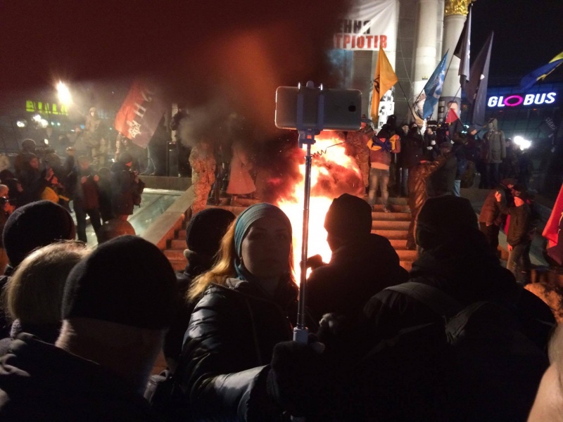 На Майдані відбулися сутички між представниками &quot;Правого сектора&quot; і поліцією