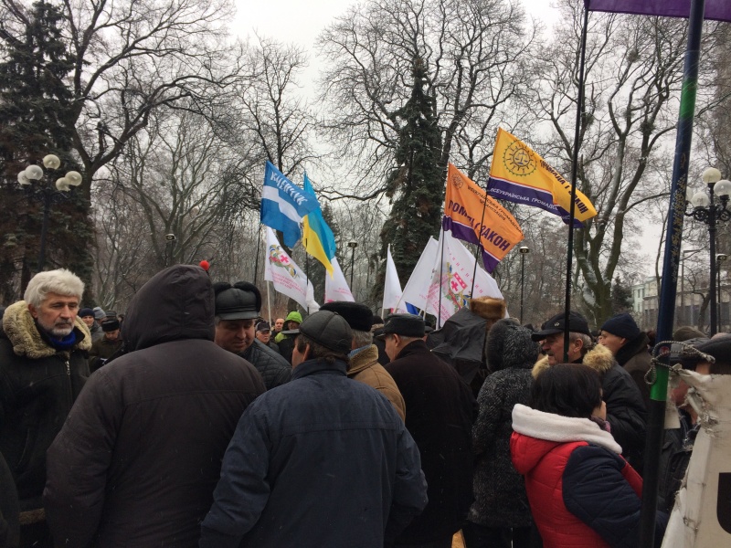 На акциях протеста под Радой собралось порядка 500 человек