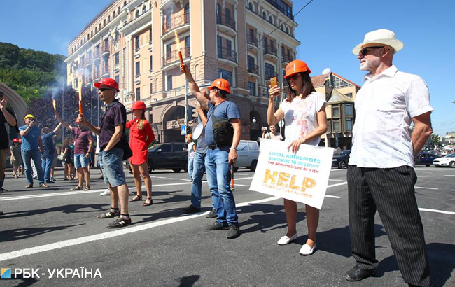 В Киеве активисты перекрыли Почтовую площадь из-за подтопления раскопок