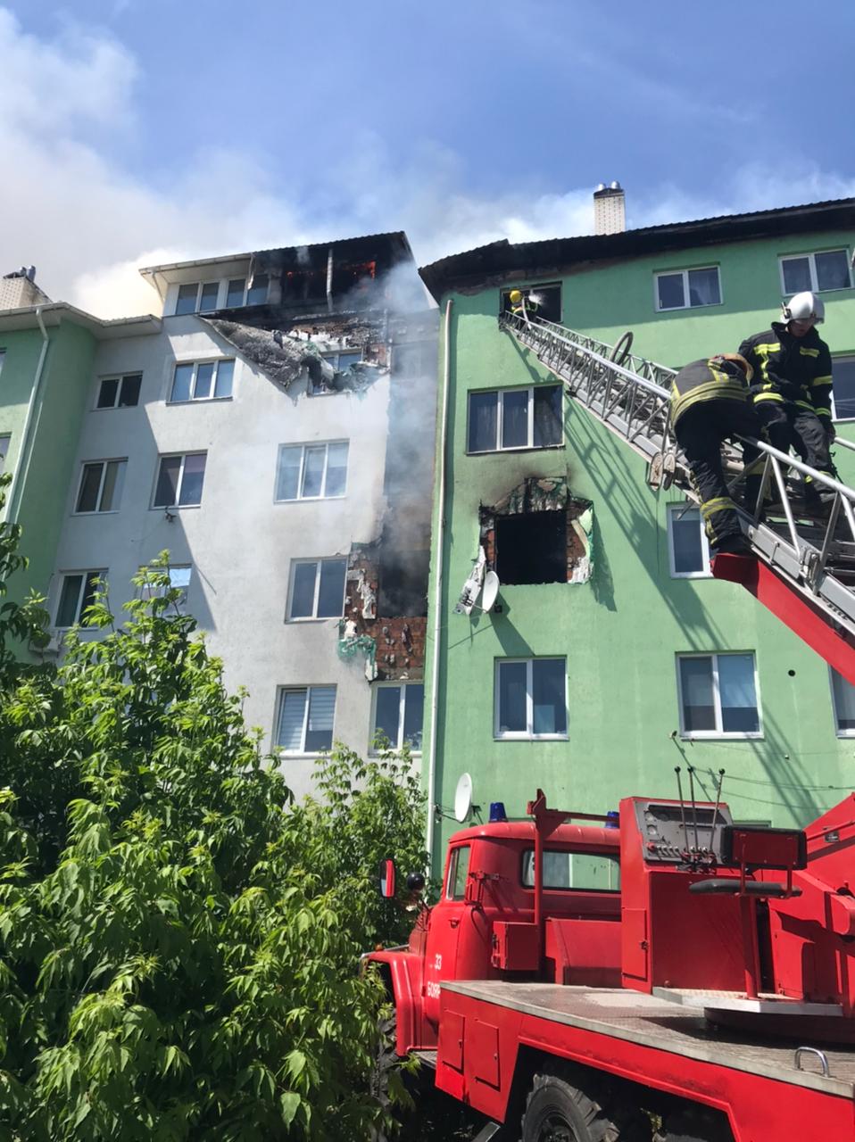 Под Киевом взорвалась многоэтажка: людей эвакуируют, есть пострадавшие