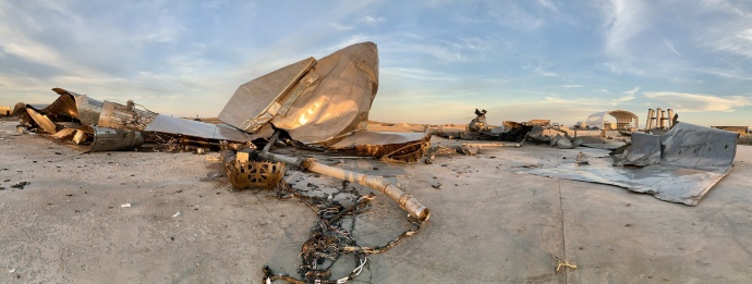 Ракета Ілона Маска Starship SN8 розбилася відразу після посадки (фото уламків)