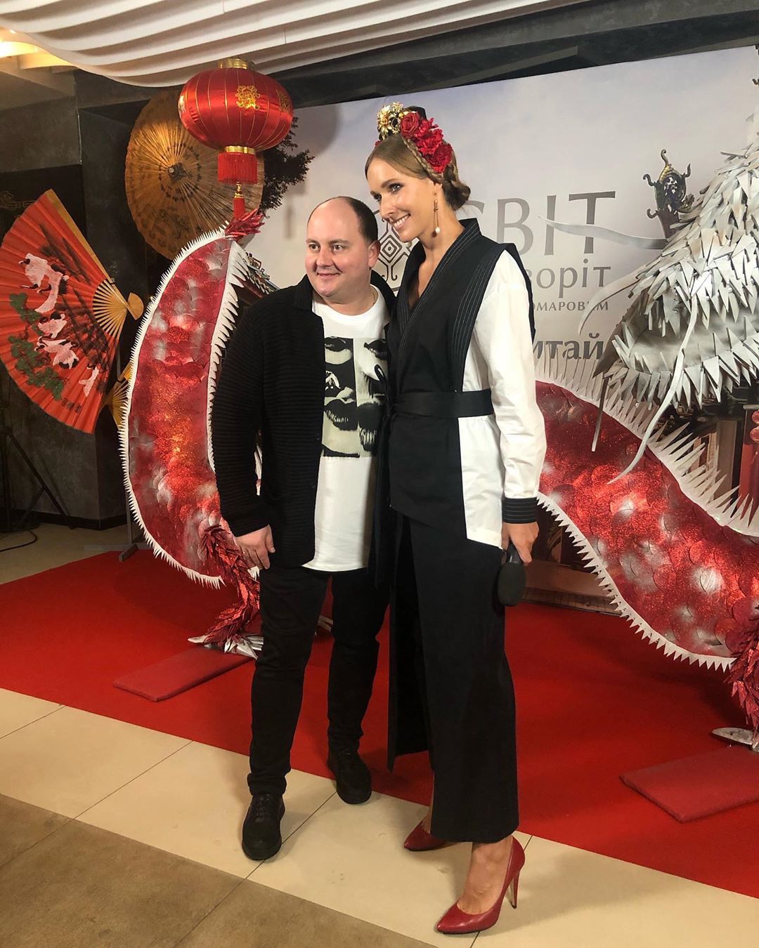 Поднебесная парочка: Дмитрий Комаров с молодой супругой покорили редким совместным выходом