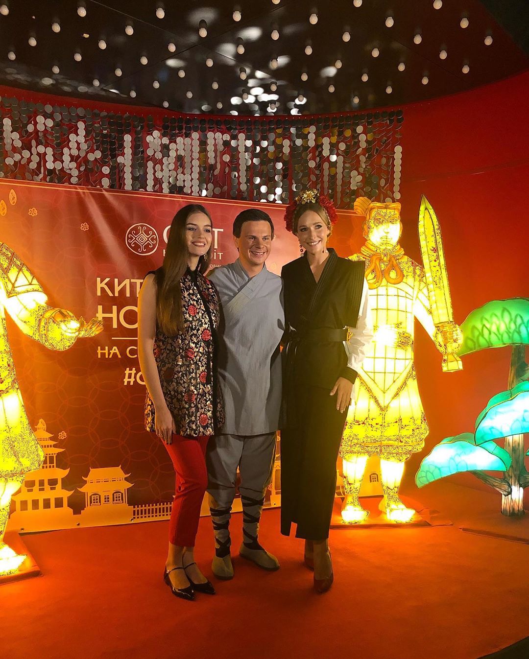 Поднебесная парочка: Дмитрий Комаров с молодой супругой покорили редким совместным выходом