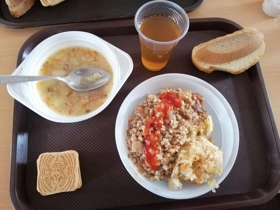 Стандарты не НАТО: в сети показали, чем кормят украинских бойцов на полигоне