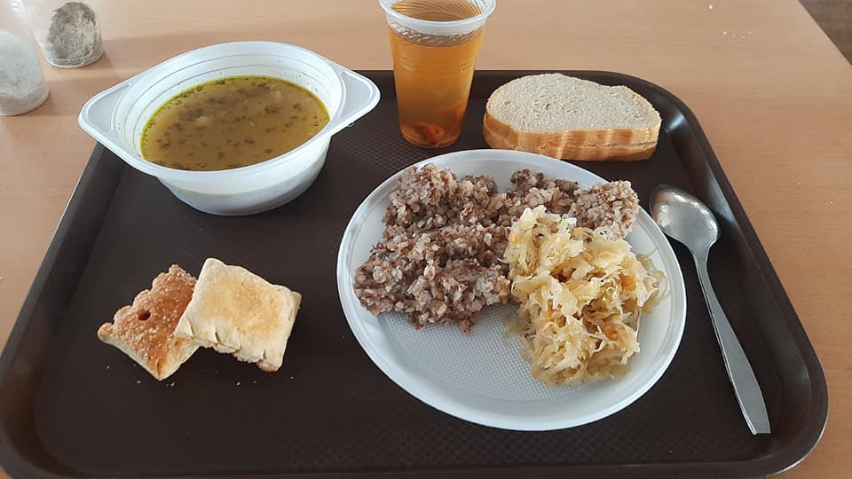 Стандарты не НАТО: в сети показали, чем кормят украинских бойцов на полигоне