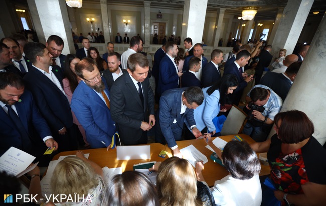 Дебют &quot;Слуги народа&quot;: как партия Зеленского начала управлять страной