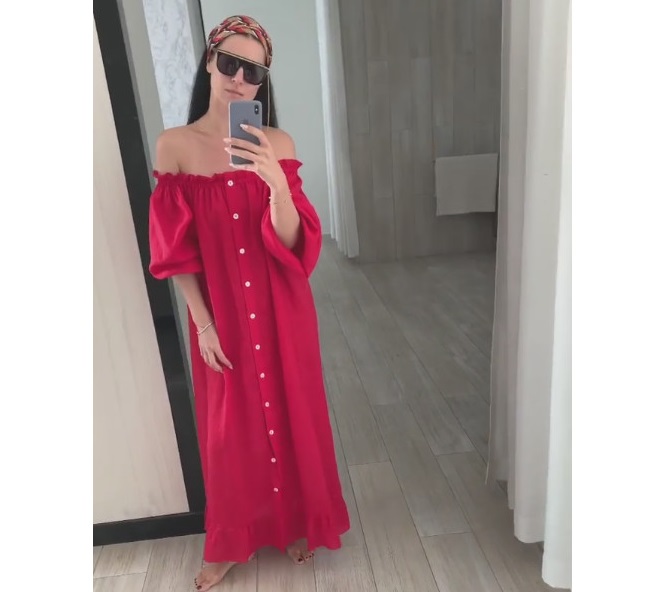 Маша Ефросинина в красном платье