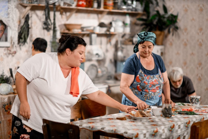 Ви точно бачили все: alyona alyona підриває мозок новим філософським кліпом "Мамин суп"