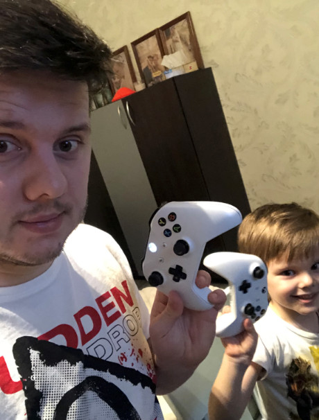 Актори студії «Мамахохотала» показали, чим займаються на карантині