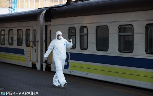 НС на вокзалі в Києві: в поїзді заблоковані десятки людей