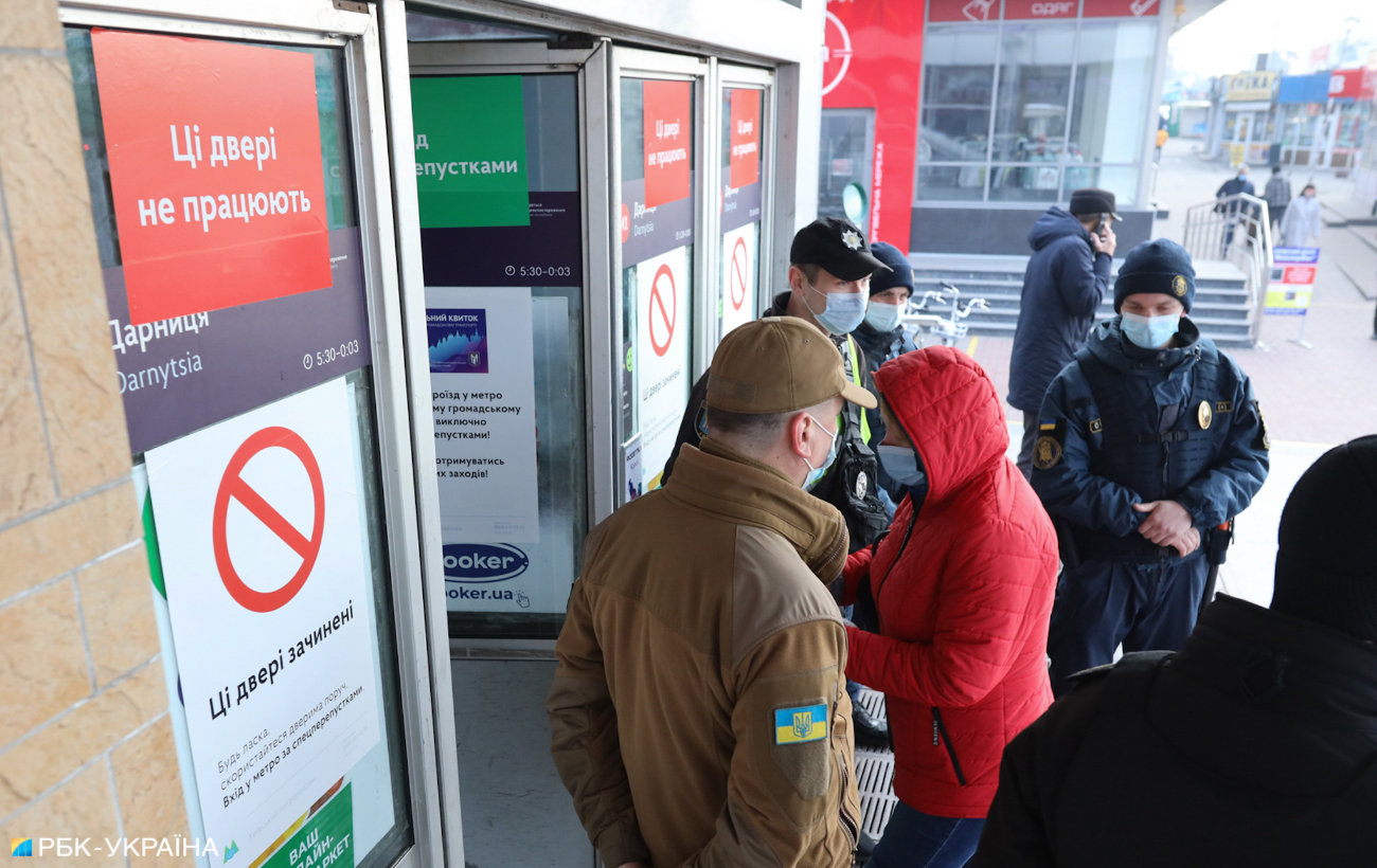 У Києві стартував жорсткий локдаун: як працює метро за спецперепустками