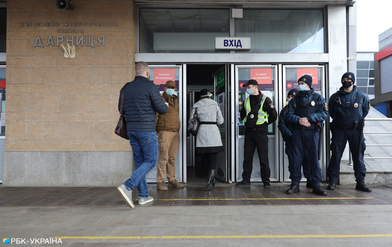 У Києві стартував жорсткий локдаун: як працює метро за спецперепустками