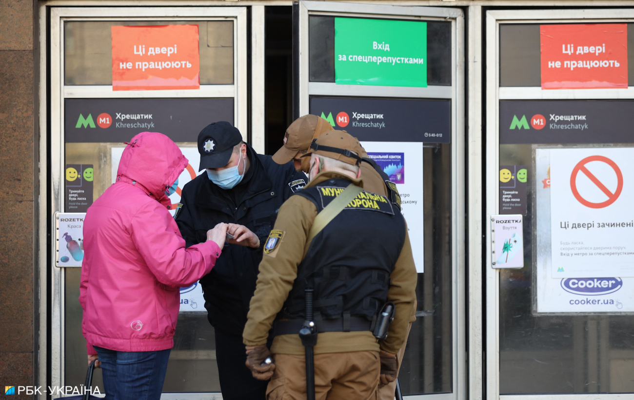 У Києві стартував жорсткий локдаун: як працює метро за спецперепустками
