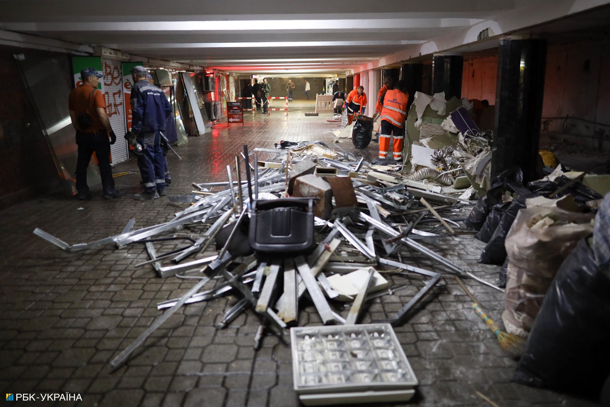 У Києві на Майдані знесли всі МАФи (фото)