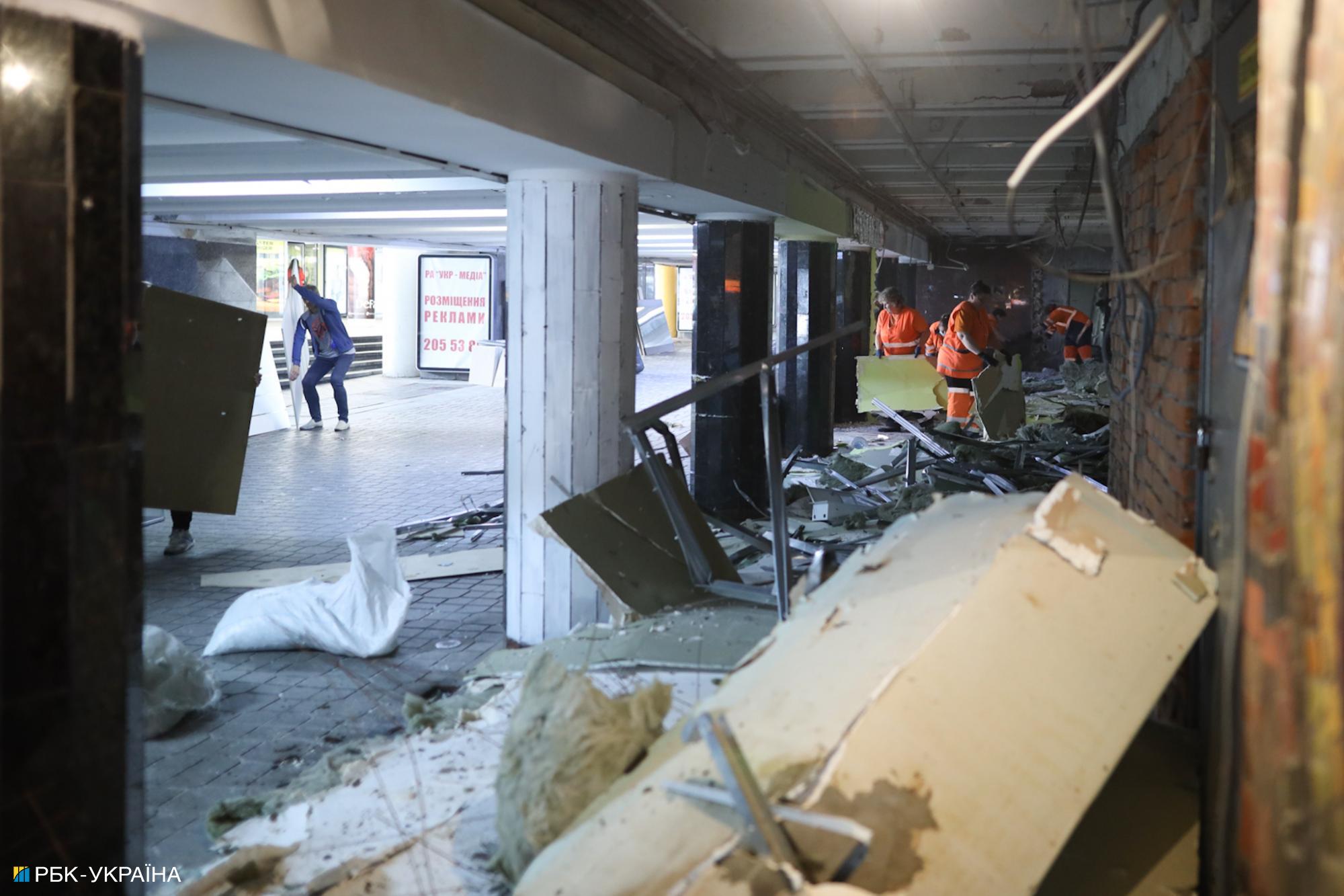 У Києві на Майдані знесли всі МАФи (фото)