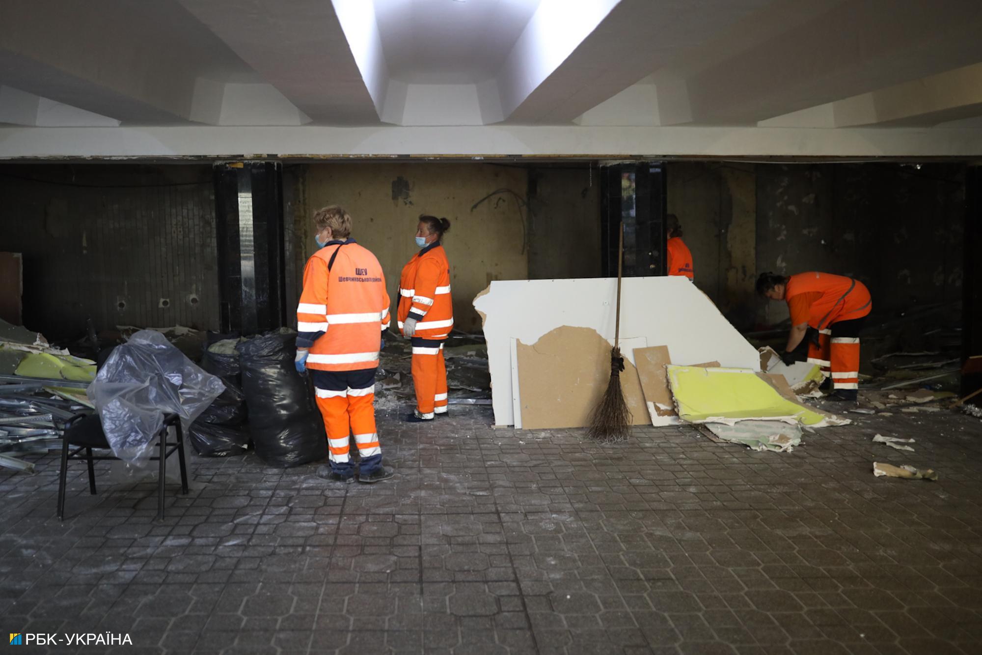 У Києві на Майдані знесли всі МАФи (фото)