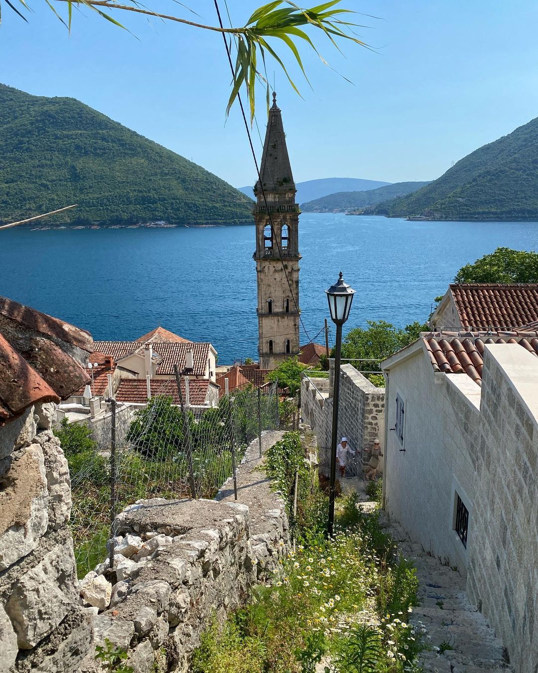 Владимир Остапчук с женой отдохнули в Черногории: яркие фото и видео