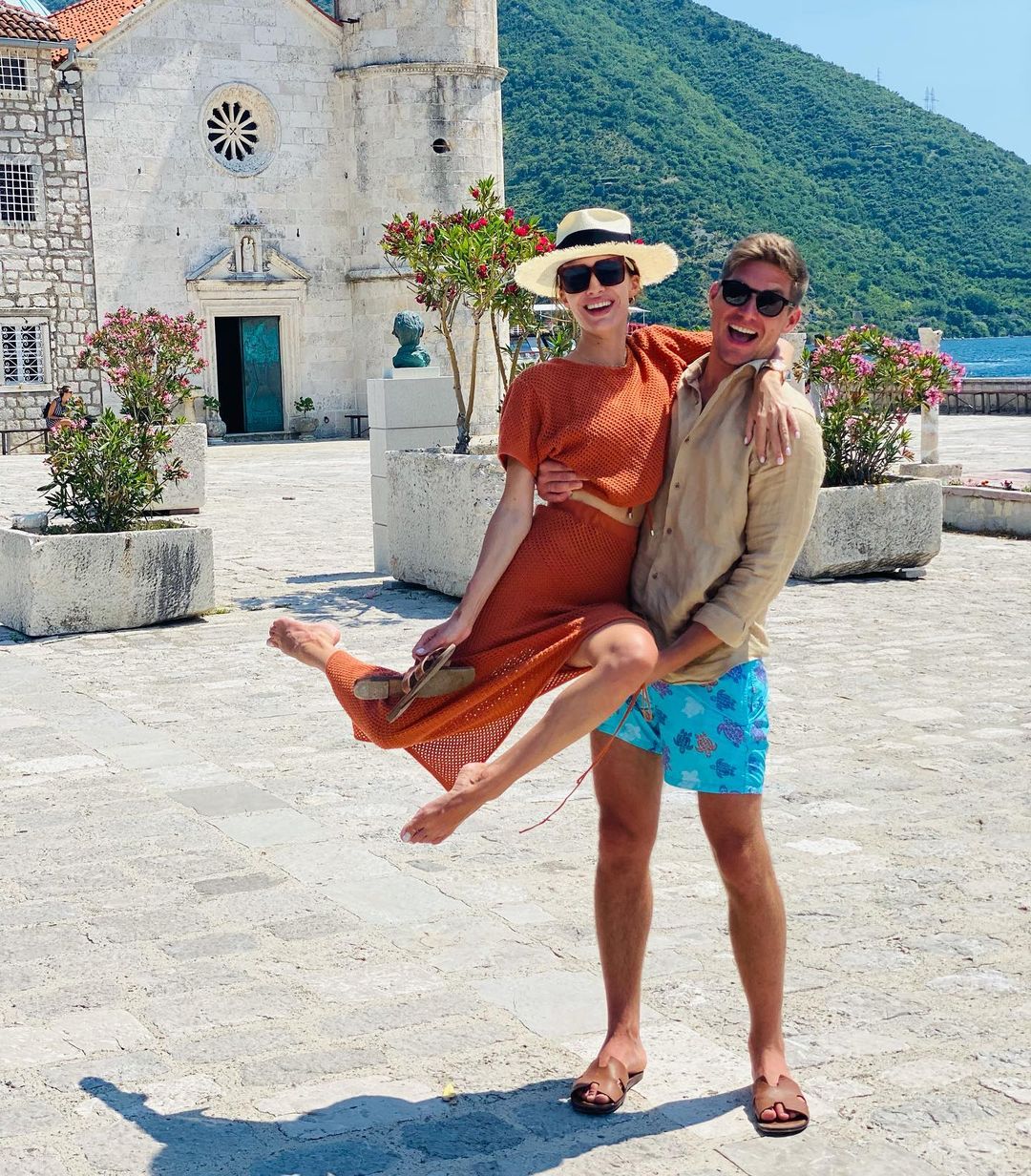 Владимир Остапчук с женой отдохнули в Черногории: яркие фото и видео