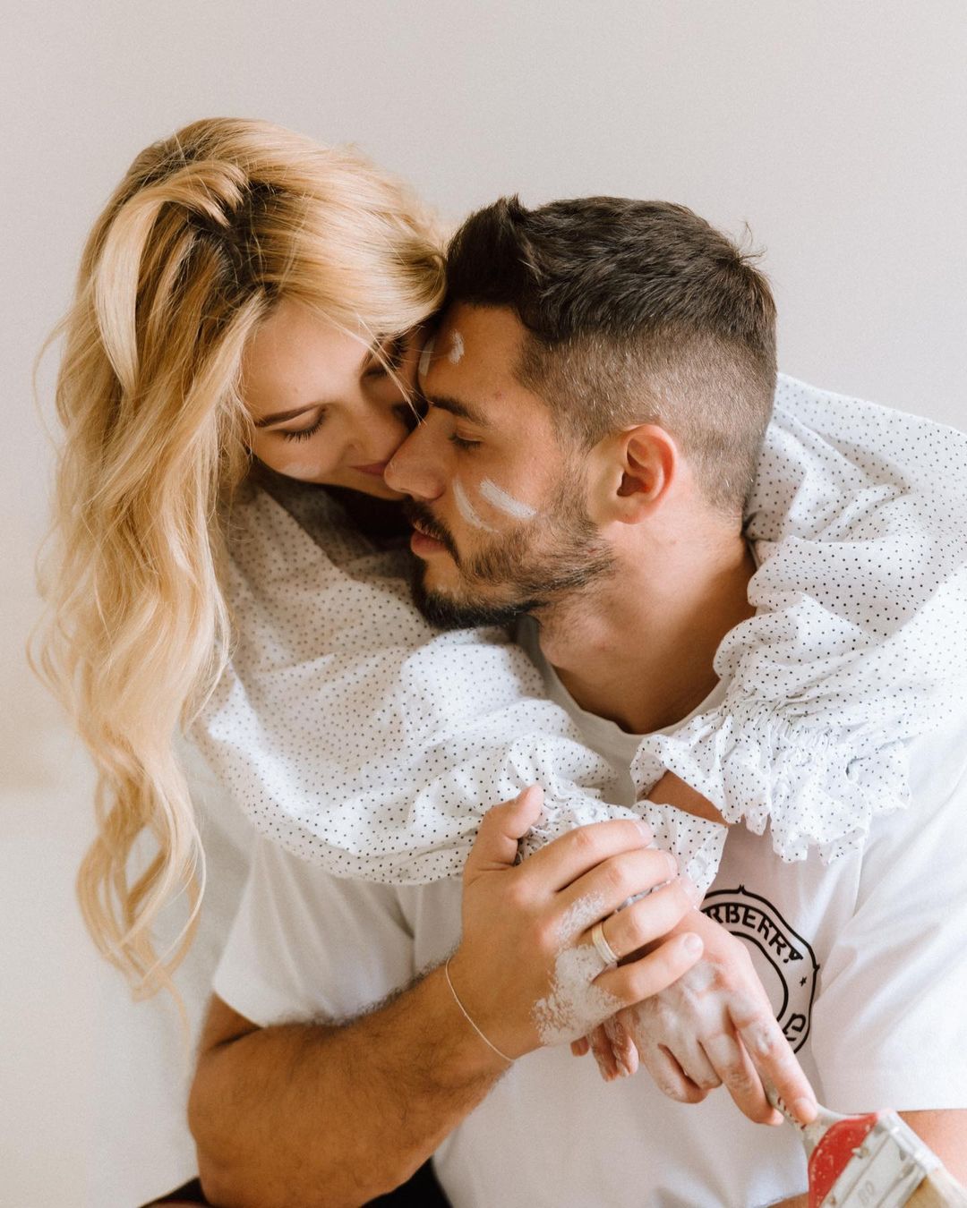 Квиткова и Добрынин показали свой загородный дом: &quot;глаз дергается&quot;