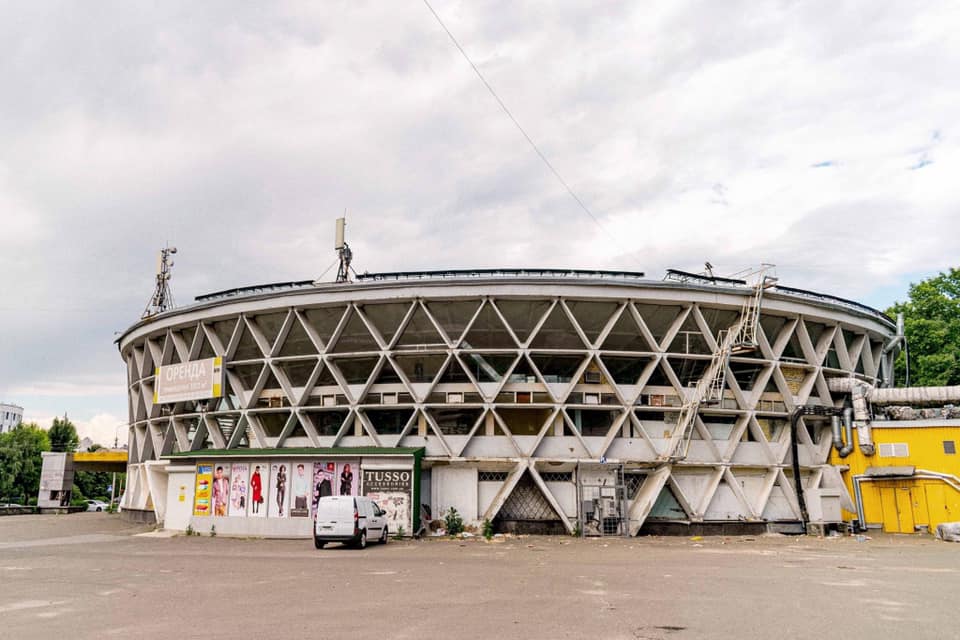 В Киеве ради новой высотки снесут культовый рынок-&quot;шайбу&quot;: вот таким его запомнят