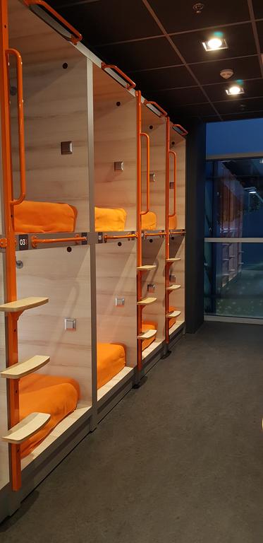 Плацкарт в аеропорту: хостел в &quot;Борисполі&quot; роздратував мережу (фото)