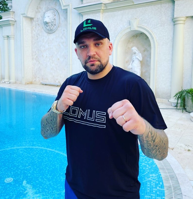 Баста похвастался подарками от Усика и Ломаченко