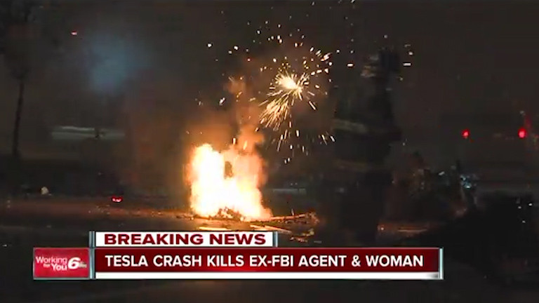 В США в результате взрыва автомобиля Tesla погибли два человека