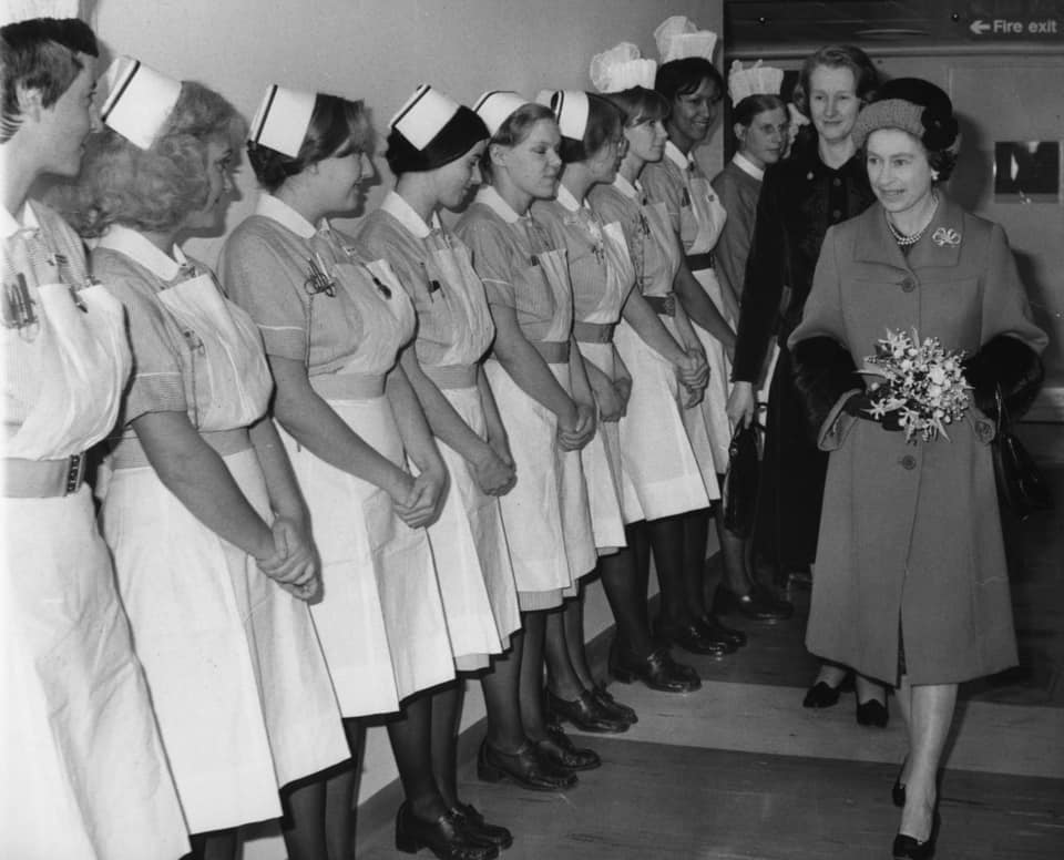 Фантастично! Єлизавета ІІ розчулила мережу людяним вчинком (фото)