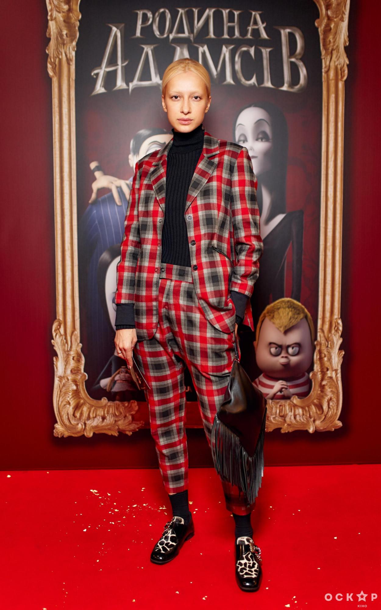 Осадча, Горбунов, Барбір та інші зірки галапрем'єри  мультфільму "Родина Адамсів""