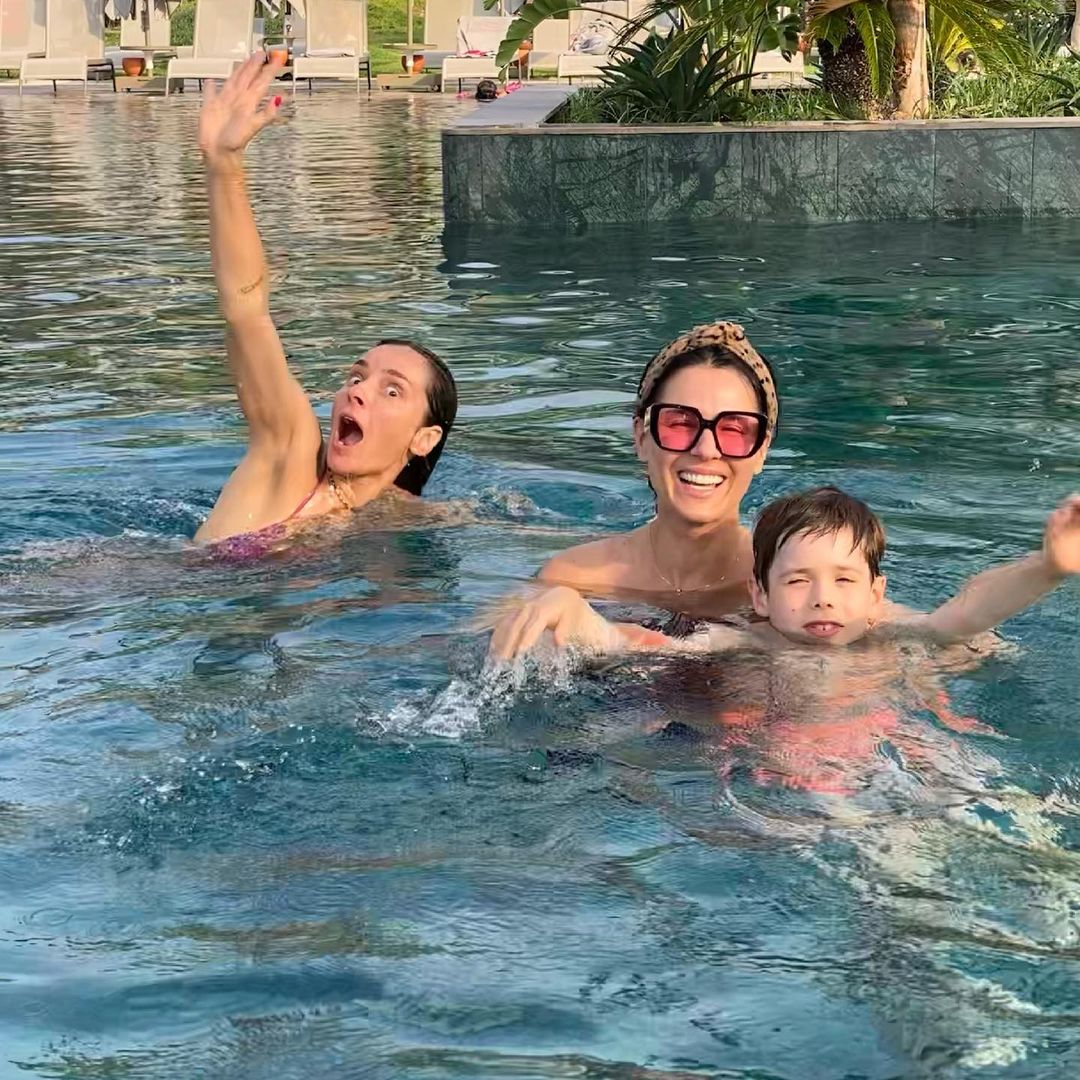 Оранжевое настроение: Ефросинина в купальнике показала фото с мужчиной своей мечты