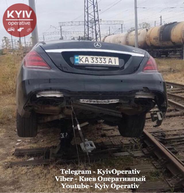 У Києві п'яний водій Mercedes вирішив поганяти і влаштував перегони з поліцією (фото)