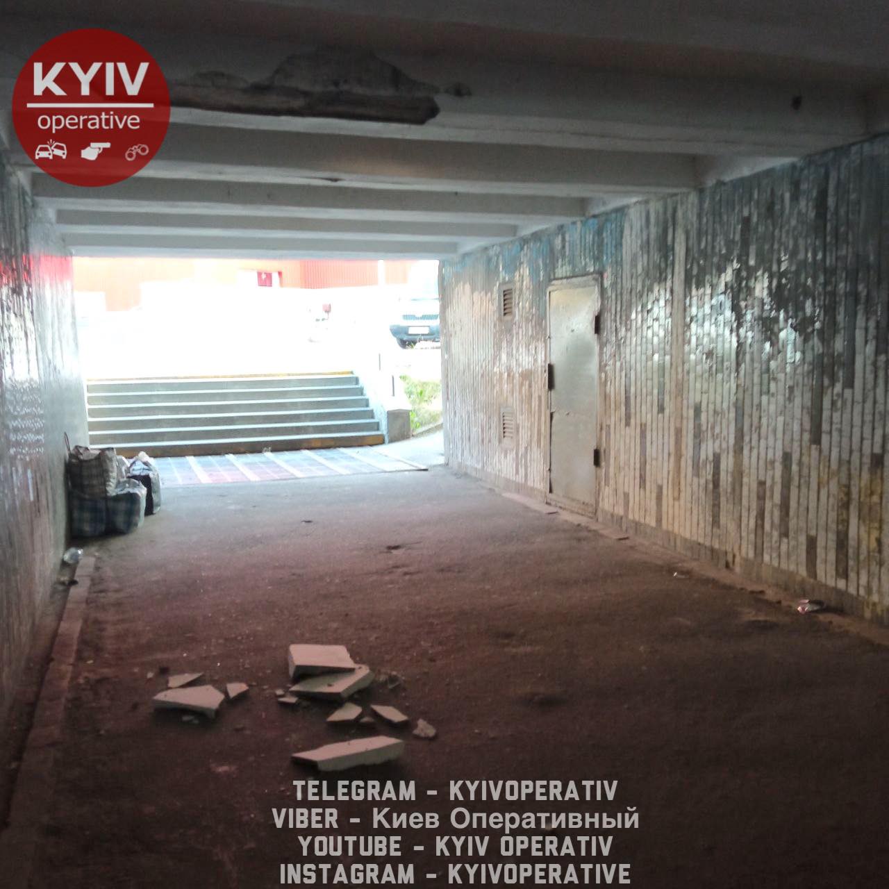 В Киеве показали &quot;уставший&quot; подземный переход: угрожает жизни