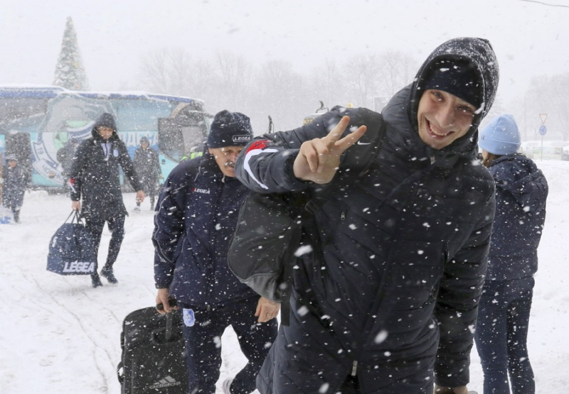 Снегопад помешал &quot;Черноморцу&quot; вовремя отправиться на сбор