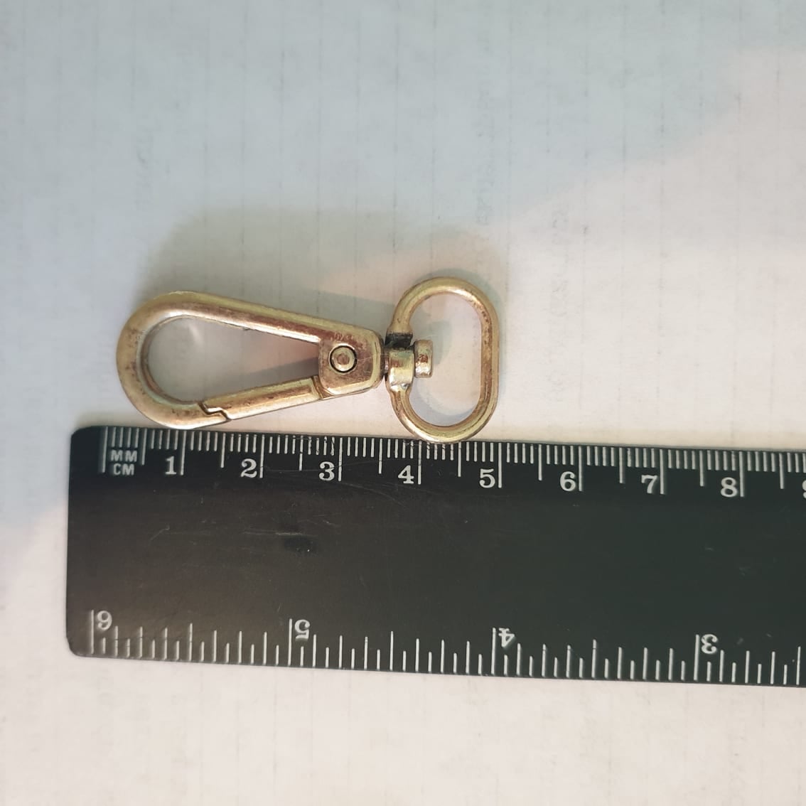 У Львові дівчинка проковтнула металевий карабін: її врятували без жодного розрізу (фото)