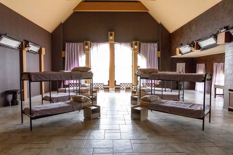 Від пацанки до панянки 4: &quot;пацанок&quot; переселили із сараю в монастир (фото)