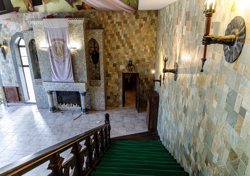 Від пацанки до панянки 4: &quot;пацанок&quot; переселили із сараю в монастир (фото)