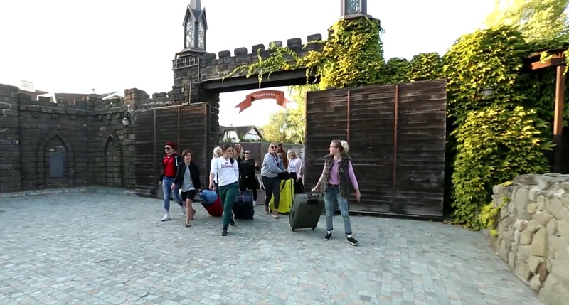 Від пацанки до панянки 4: &quot;пацанок&quot; переселили із сараю в монастир (фото)