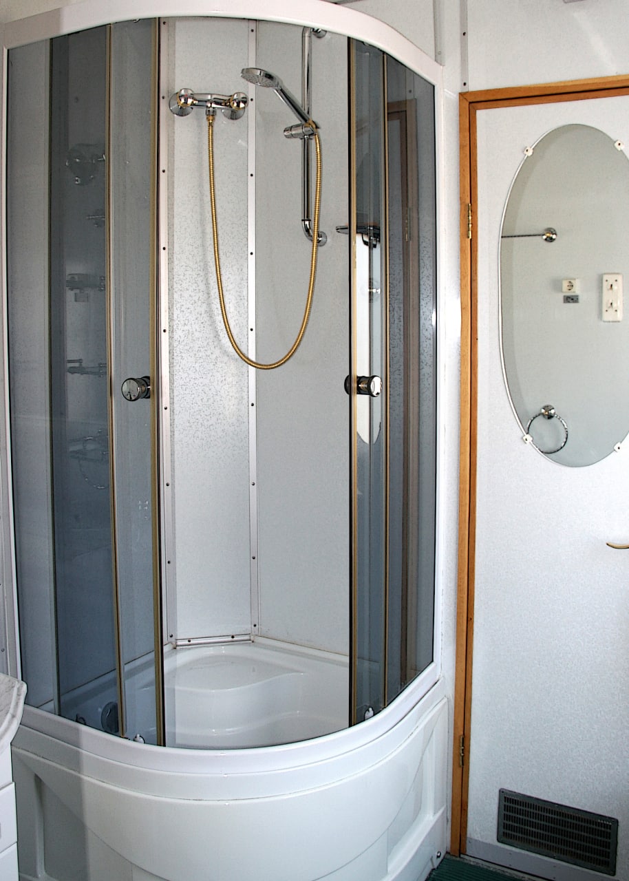 Кухня, спальня і душ: фото найрозкішніших вагонів Укрзалізниці