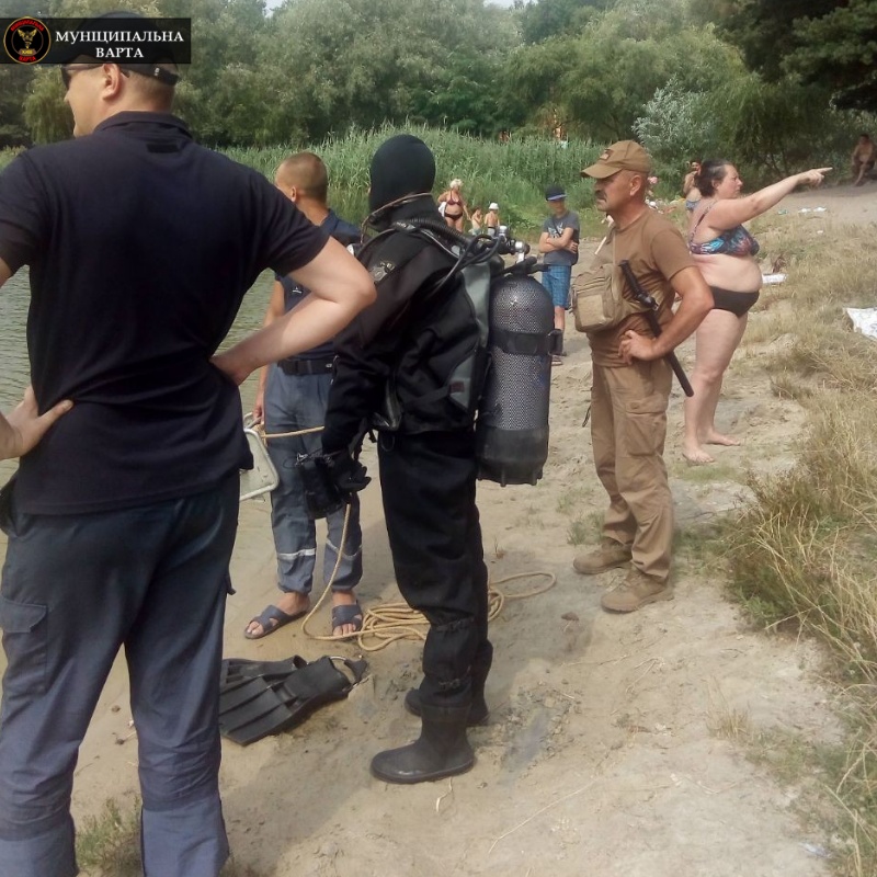 В Киеве водолазы разыскивали &quot;пропавшую&quot; женщину: фото курьезной ситуации