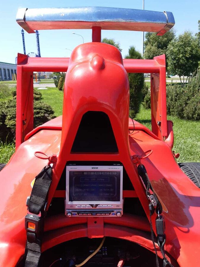 "Запорожець" перетворили на болід Ferrari і виставили на продаж: фото "монстра"