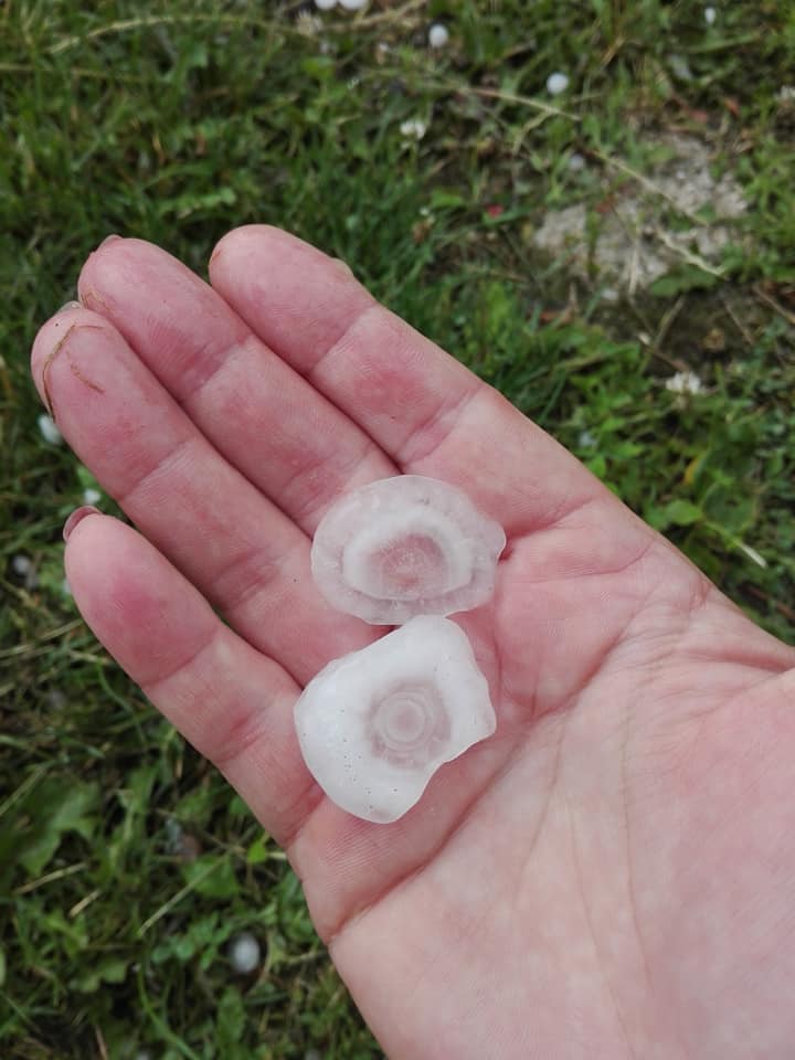 Під Тернополем випав гігантський град розміром з пельмені: "на черзі американські смерчі?"