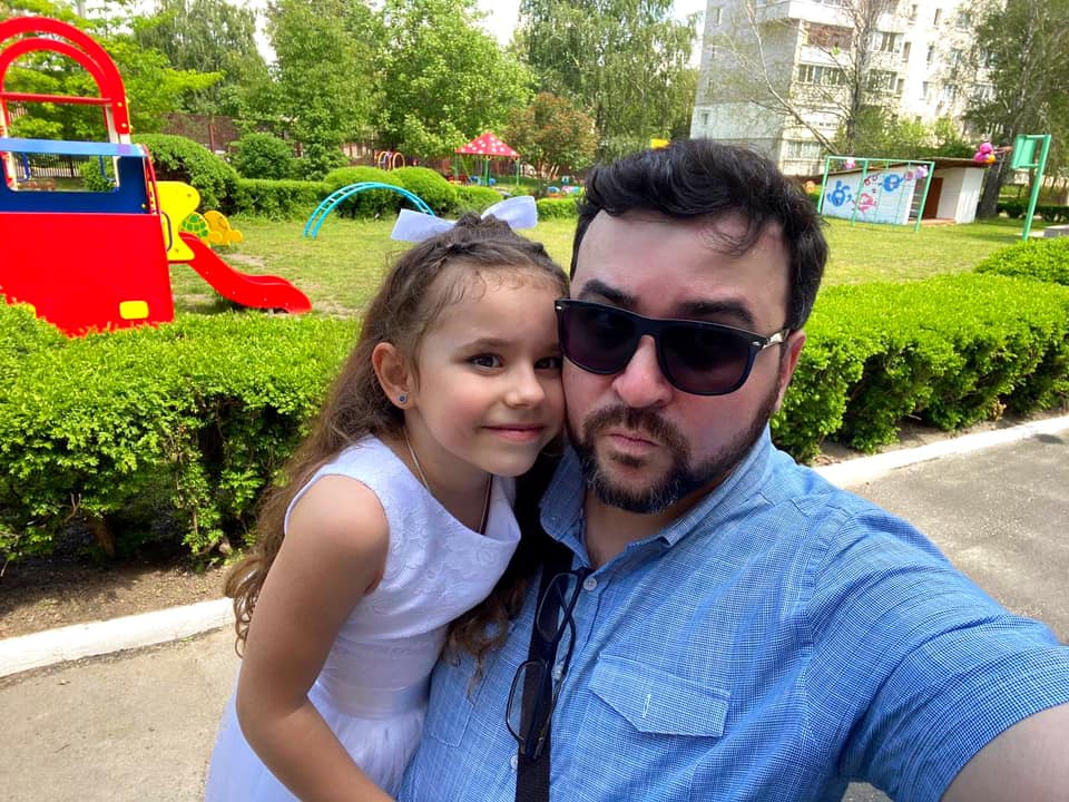 "Зеленые человечки" в Крыму напали на сестру ведущего "плюсов": не понимала, что происходит