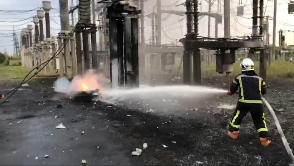 ЧП на подстанции в Ровно лишило света весь район: видео масштабного пожара