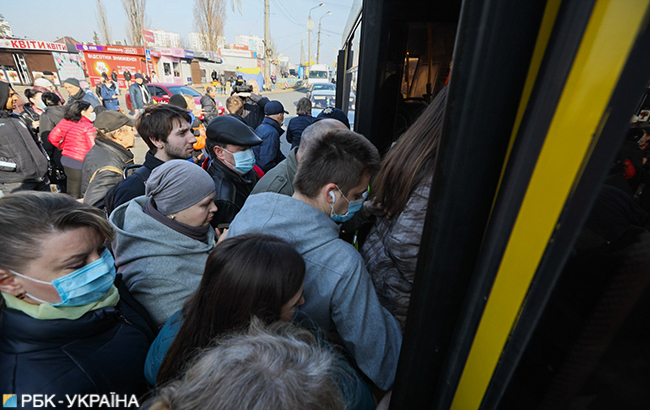 Карантин в Киеве: появились фото "штурма" автобусов